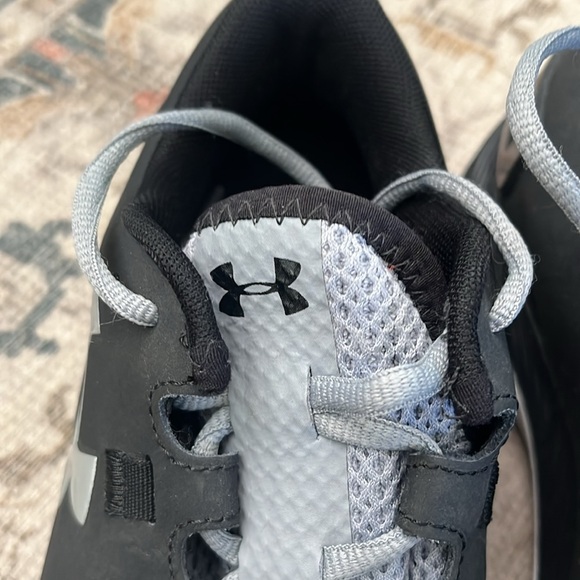 Size 8 Under Armer Mens Sneakers Like New Condition - Picture 2 of 8